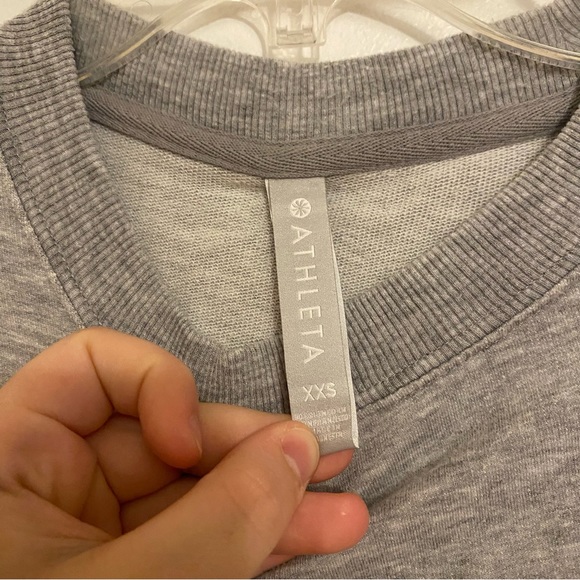 EUC Athleta Oasis Yoga Tie Back Sweatshirt Grey Heathered Size XXS Semi Fitted - Picture 4 of 5